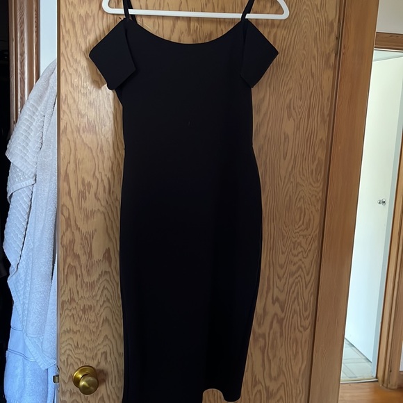 Tulip skirt, off the shoulder dress - Picture 4 of 6